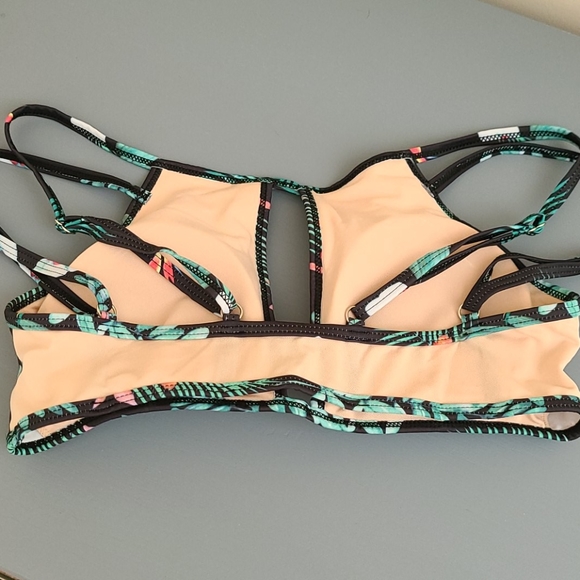 NWT Cupshe bikini medium - Picture 3 of 4